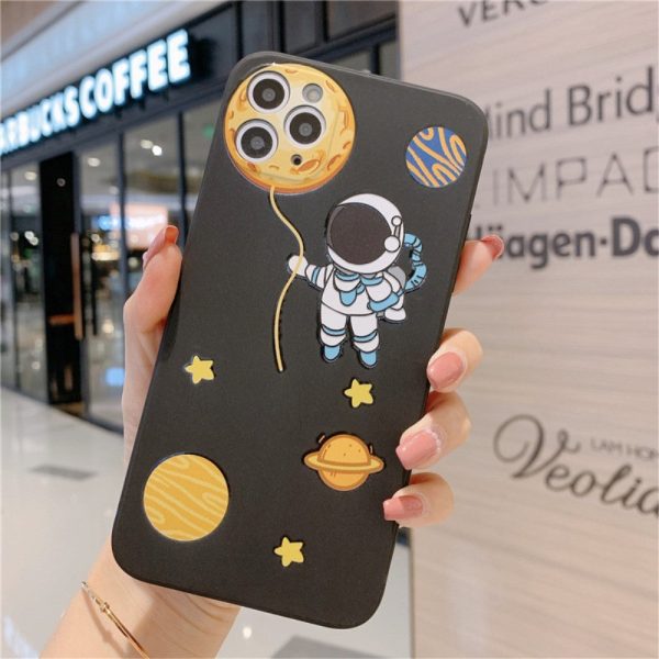 iPhone 14 Pro Fleksibel Cover af Plastik m. Print - Astronaut i Rummet   Sort For Cheap